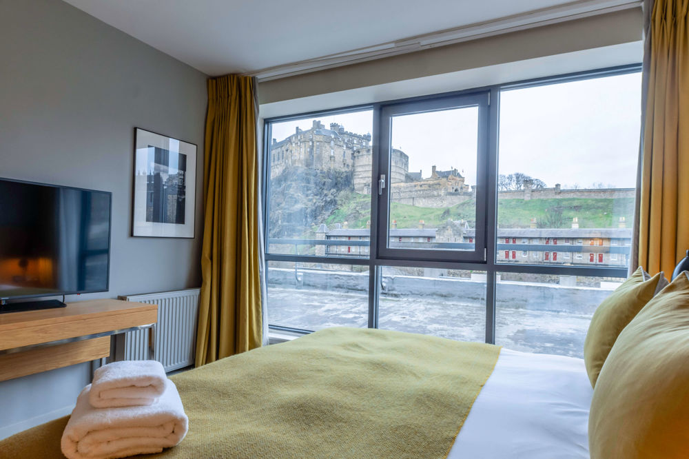 Castle View Superior Room with queen-size bed at Apex Grassmarket Hotel Castle View Superior Room with queen-size bed at Apex Grassmarket Hotel