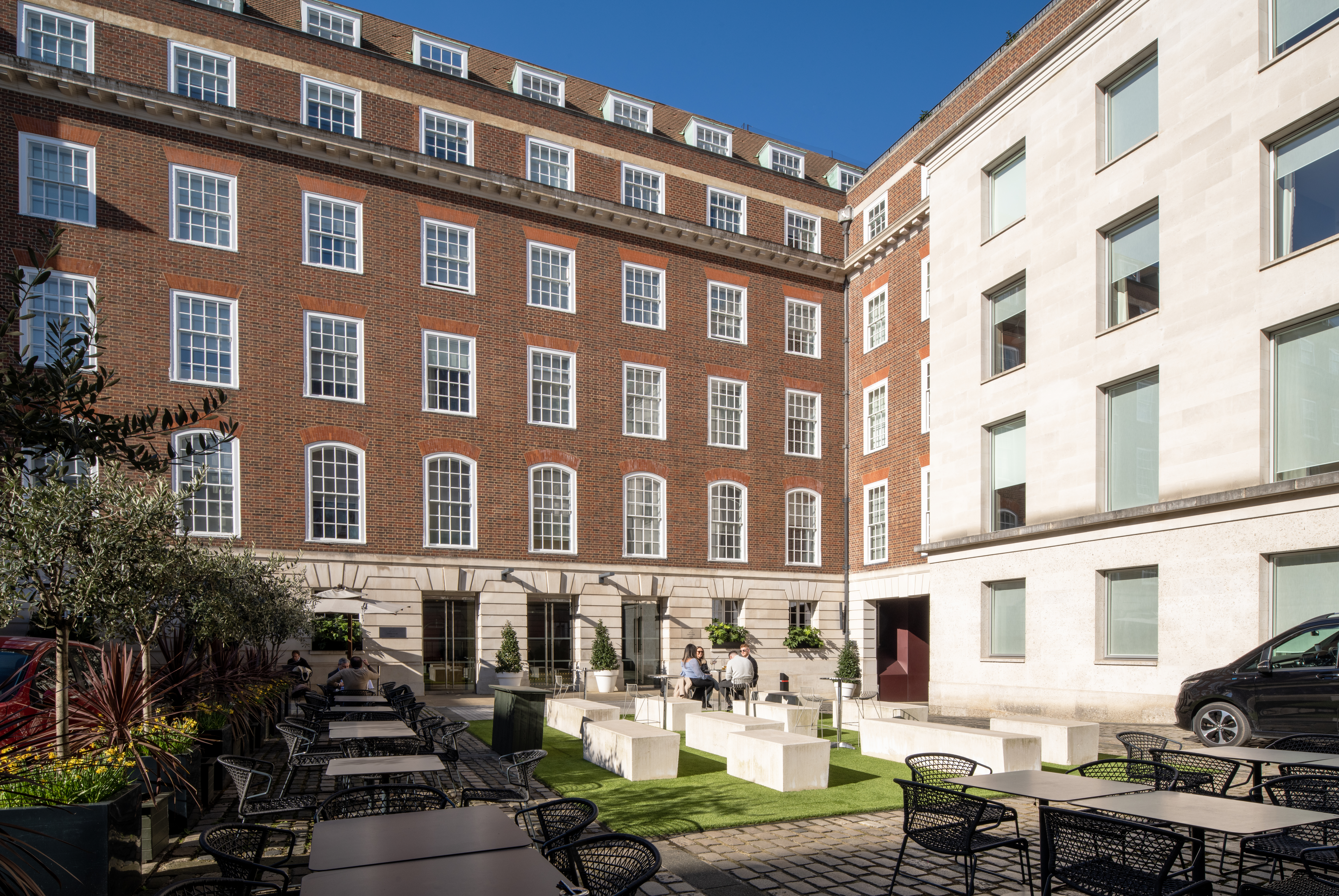 The Courtyard at Apex Temple Court Hotel