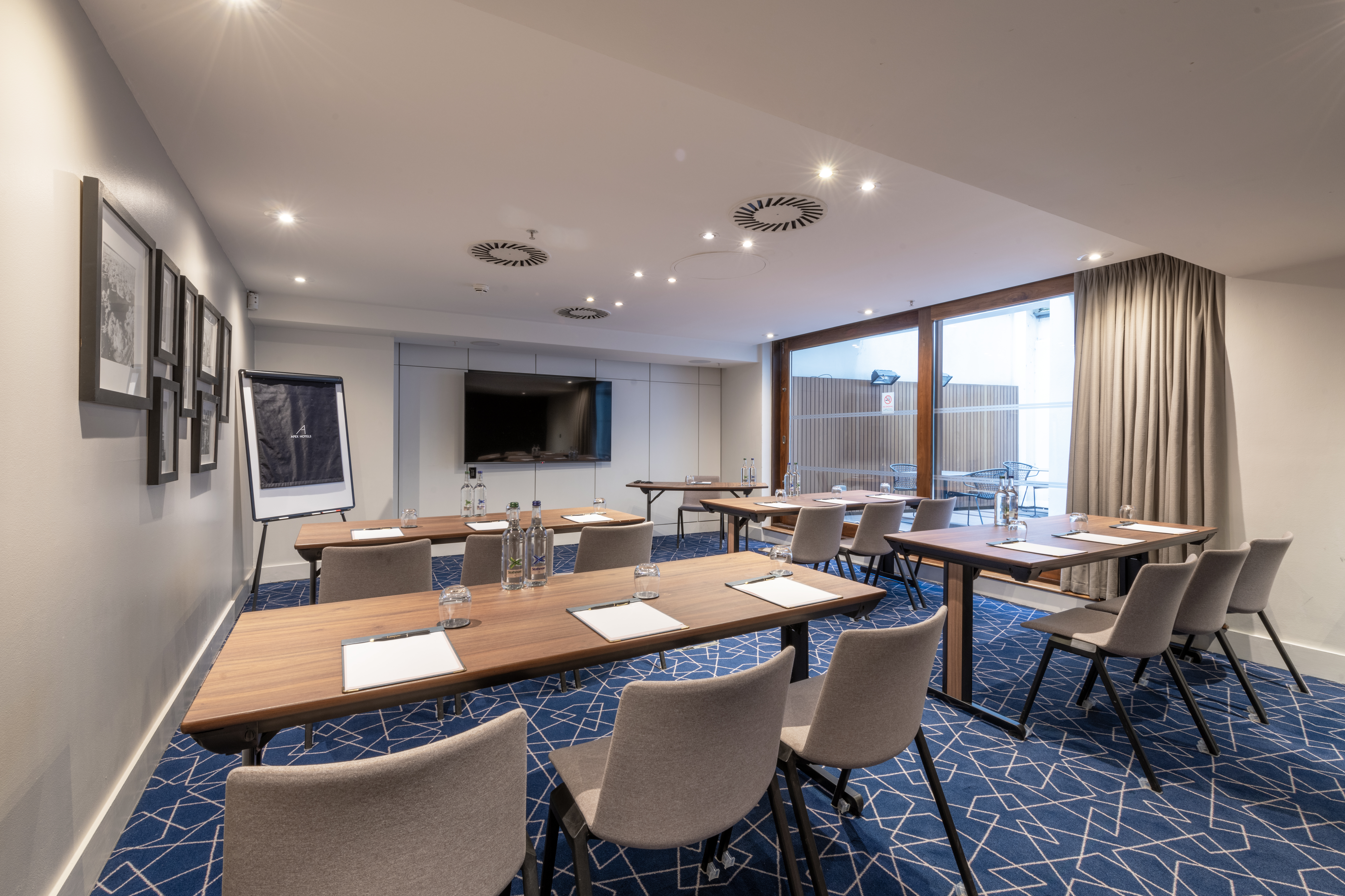 New York room with outdoor terrace at Apex City of London Hotel